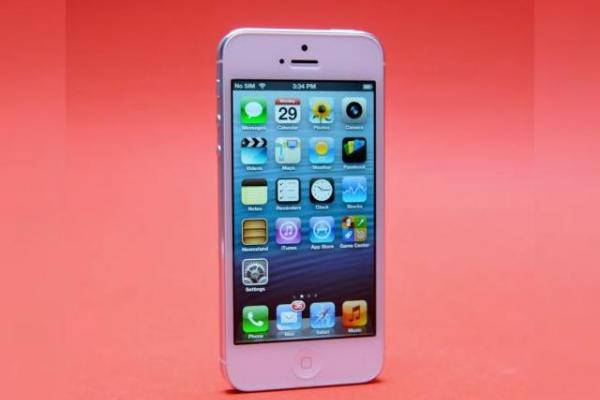 Review iPhone 5: un iPhone 4S mai mare, cu o cameră excelentă, greutate fantastică, unele mici neajunsuri (Video)