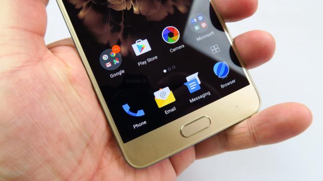 <b>Allview X3 Soul Plus: OS, UI, aplicaţii cu câteva opţiuni inedite, dar deja clasice în gama X3 Soul</b>Ce ar fi un telefon rival cu Galaxy A (2016), dacă nu ar avea şi Android Marshmallow la bord? Allview X3 Soul Plus bifează aceasta dotare şi pune la bătaie o experienţă personalizată aplicată lui Android 6.0. Avem mesaje inspiraţionale în lockscreen şi..