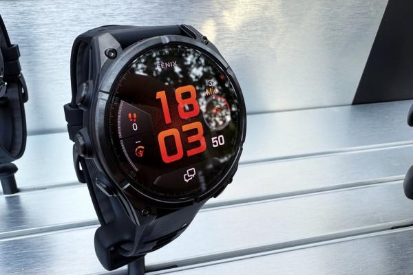 Garmin Fenix 8 Pro e acum oficial! Smartwatch-ul de top al companiei aduce conectivitate prin satelit + eSIM și primește, în premieră, ecran microLED