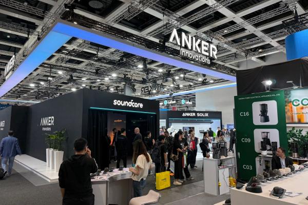 IFA 2025: Turul standului Anker la Berlin, cu reportofon cu AI, baterii pentru casa smart şi căşti pentru dormit