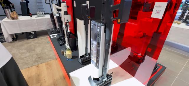 IFA 2025: Roborock H60 Hub Ultra în acțiune! Noul aspirator vertical are funcție de autocurățare și purifică aerul (Video)