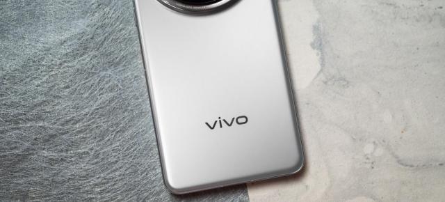 vivo X300 și X300 Pro vin cu un corp ultra-subțire, de doar 7mm; Design revoluționar ce implică sticlă sculptată la rece