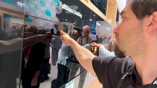 <b>IFA 2025: Chiar și cuptoarele electrice reușesc să impresioneze! Gorenje G800 se deschide la o apăsare de buton (Video)</b>La ediția din acest an a târgului IFA, standul Gorenje s-a transformat într-un adevărat punct de atracție pentru pasionații de tehnologie culinară. Producătorul sloven a adus în prim-plan noua serie de cuptoare G, iar vedeta absolută a fost modelul