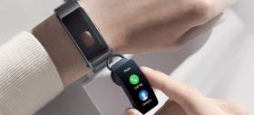 Huawei TalkBand B7 a debutat: brăţară de fitness cu ecran AMOLED, cască Bluetooth integrată