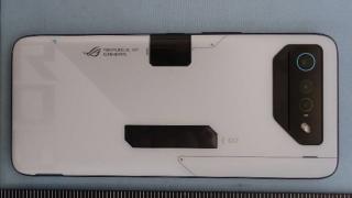 ASUS ROG Phone 7 listat acum și în AnTuTu + primele imagini de pe masa de certificare