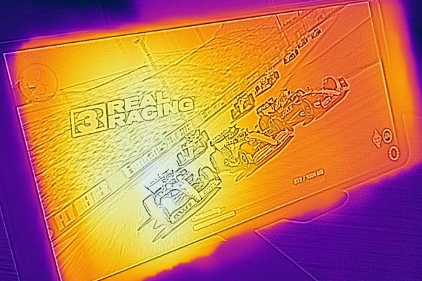 Sony Xperia 5 IV: Benchmark-uri sub aşteptări, throttling şi alte trăznăi