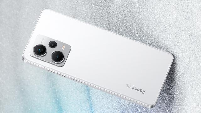 <b>Preț și disponibilitate Redmi Note 12 Pro+ în România</b>Un alt telefon din familia Redmi Note 12 care a debutat pe final de lună martie 2023 în România a fost Redmi Note 12 Pro+, vârful de gamă care propune lucruri interesante. Cei care vor să îl cumpere au nimerit fix unde trebuie pentru că am 