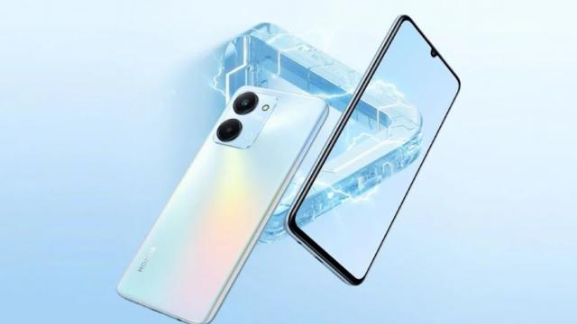 <b>Honor Play 7T are specificațiile dezvăluite înainte de lansarea din 28 martie; Va sosi cu un CPU MediaTek de nouă generație</b>Pe 28 martie Honor  va lansa un nou smartphone. E vorba despre modelul Honor Play 7T, un midrange 5G succesor direct pentru Play 6T, lansat în urmă cu un an. Astăzi a apărut pe web un poster oficial care dezvăluite designul telefonului, dar și informații