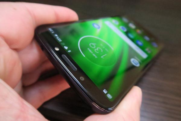 Motorola Moto G6 Play: Conectivitate cu 4G competent