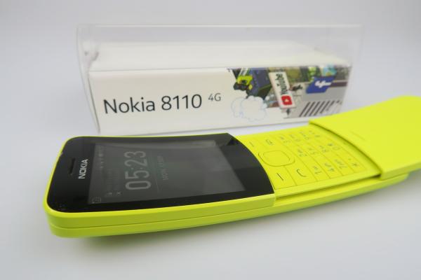 Nokia 8110 4G Unboxing: primiţi cu banana (phone)? (Video)