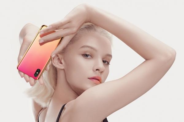 Xiaomi Mi 8 Pro devine oficial cu procesor SD845 și scanner de amprente în ecran