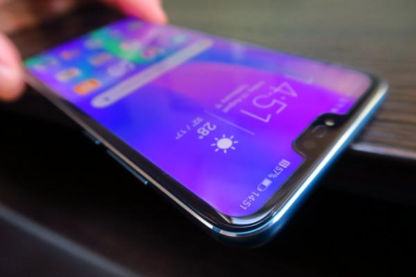 Huawei Honor 10: Conectivitate cu infraroşu, dual SIM, viteze de multe like-uri