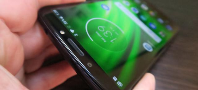 Motorola Moto G6 Play: Conectivitate cu 4G competent