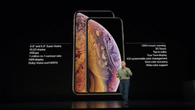 <b>Reparaţiile unui iPhone XS Max costă cu 150 de dolari mai mult decât să îţi cumperi un iPhone 7 nou</b>Din ciclul "decât să îl repari, mai bine îl arunci", azi descoperim şi o sumă absurdă pe care o plătim dacă ni se strică un iPhone XS Max. Se pare că reparaţiile telefonului ar costa cu 150 de dolari mai mult decât dacă îţi cumperi un iPhone 7 nou.