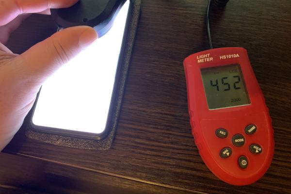 Luminozitate display Samsung Galaxy S10e