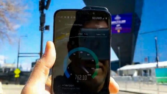 <b>Primul test 5G în viața reală este realizat în SUA; Viteze uriașe obținute la download în condiții ideale</b>În vreme ce pe piața din SUA și Coreea de Sud, 5G-ul este așteptat să debuteze comercial încă din acest an, noi și o bună parte din țările europene ne vom bucura de acest serviciu abia spre sfârșitul anului viitor, poate chiar 2021