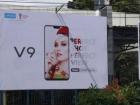 Vivo V9 este încă un telefon cu decupaj frontal, apare pe panouri publicitare în Indonezia