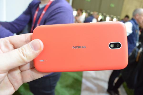 MWC 2018: Nokia 1 hands-on - cel mai ieftin telefon cu Android (Go) e aici (Video)