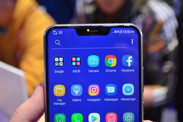 MWC 2018: ASUS ZenFone 5 prezentare hands-on - aspect 19:9, breton mai discret, cel mai revoluţionar ZenFone (Video)