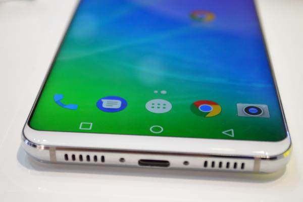 MWC 2018: Ulefone prezintă aproape o duzină de telefoane noi la MWC, inclusiv flagship-ul Ulefone T2, care inaugurează procesorul Helio P70