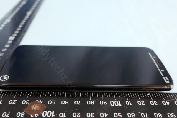 Motorola Moto G6 Play apare iarăşi în imagini hands on, mulţumită unei certificări oficiale (NCC)