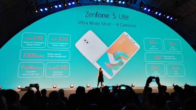 <b>MWC 2018: ASUS anunţă ZenFone 5 Lite, telefon cu 4 camere, ecran mare şi corp premium</b>ASUS a prezentat o tripletă de modele ZenFone 5 în cadrul conferinţei de la MWC 2018, dar din toate cele 3 terminale ZenFone 5 Lite (cunoscut si ca ZenFone 5Q) va fi primul în magazine. Astfel, ne oprim asupra sa în acest material.