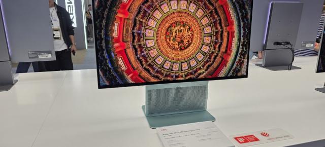 Am văzut TCL 32X3A OLED+ la IFA: monitorul de gaming care încearcă să repare două slăbiciuni OLED