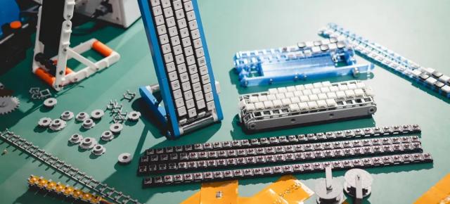 Google a făcut o tastatură pe bandă rulantă: nu mai cauți tastele, vin ele la deget