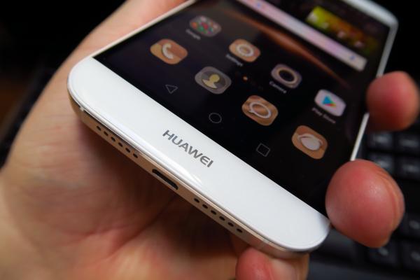 Huawei G8: Baterie modestă la playback, bună la utilizare continuă
