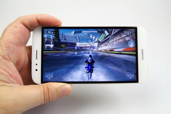 Huawei G8: Benchmark-uri bunicele pentru un midrange, dar nu şi la aspectul 3D