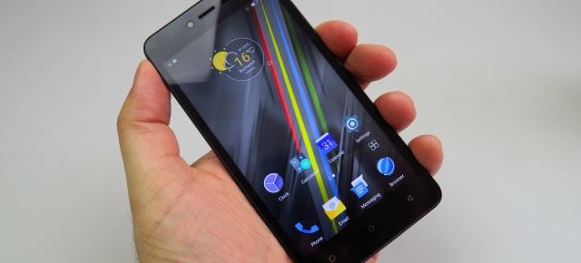 Allview V2 Viper i4G: Design poate prea simplu, dar destul de comod şi familiar