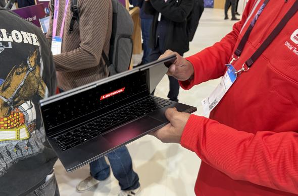 Lenovo ThinkBook Modular AI Concept - Fotografii hands-on MWC 2026: Photo 03.03.2026, 12 32 17.jpg