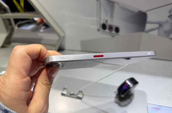 Nubia Neo 5 GT - Fotografii hands-on MWC: Nubia_ (12).jpg