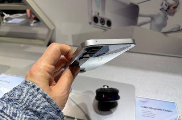 Nubia Neo 5 GT - Fotografii hands-on MWC: Nubia_ (8).jpg
