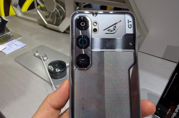 Nubia Neo 5 GT - Fotografii hands-on MWC: Nubia_ (13).jpg