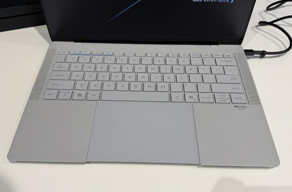 ASUS ExpertBook Ultra - Fotografii hands-on: ASUS-EXPERTBOOK-ULTRA_ (3).jpg