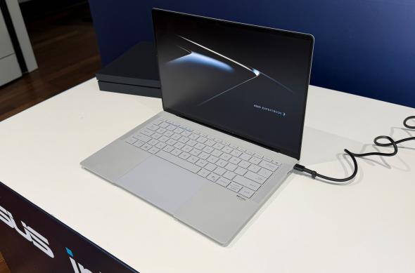 ASUS ExpertBook Ultra - Fotografii hands-on: ASUS-EXPERTBOOK-ULTRA_ (4).jpg