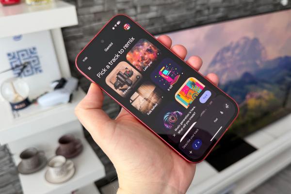 Google Pixel 10a: OS-ul de la mama lui, stock, plin de AI și cu 7 ani de upgrade-uri Android