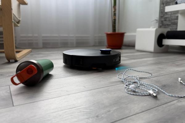 Dreame X60 Ultra Complete Review: Aspiratorul robot care redefinește curățarea covoarelor la 35000 Pa, dar și spălarea petelor uscate folosind lavete termice 