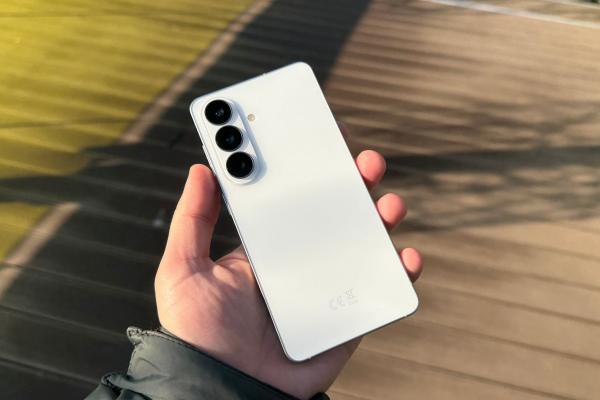 Samsung Galaxy S26: O cameră triplă pe care o știam deja, acum cu Horizon Lock plus selfie-uri foarte bune