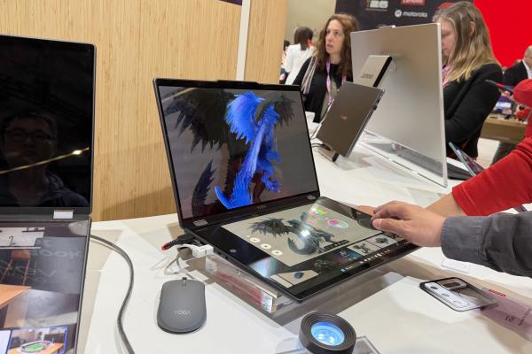 Lenovo Yoga Book 3D Concept - Fotografii MWC 2026