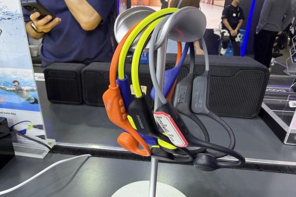 DOOGEE Bone Air Swim - Fotografii MWC 2026