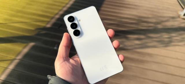 Samsung Galaxy S26: O cameră triplă pe care o știam deja, acum cu Horizon Lock plus selfie-uri foarte bune