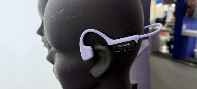 MWC 2026: Ştiaţi că există căşti cu care poţi asculta muzica sub apă? DOOGEE are aşa ceva