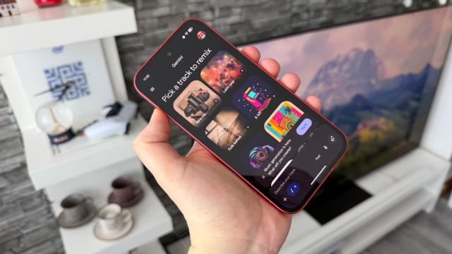 <b>Google Pixel 10a: OS-ul de la mama lui, stock, plin de AI și cu 7 ani de upgrade-uri Android</b>Google Pixel 10a este pentru cei care vor zero customizare Android, vor soft-ul așa cum a fost gândit, iar asta livrează Google aici. Vine cu Android 16 preinstalat și va primi 7 ani de actualizări majore OS și de securitate