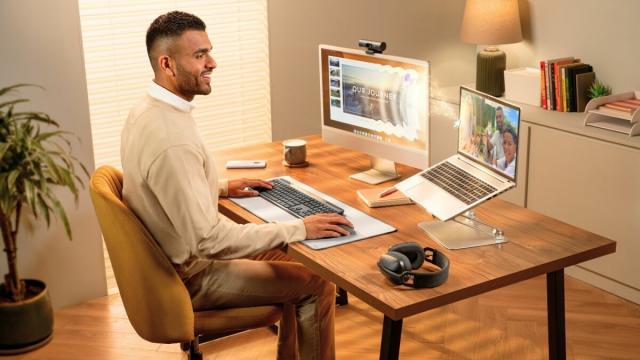 <b>Logitech lansează ediția de primăvară Logi Work Days 2026! Campania aduce reduceri la periferice destinate productivității</b>Logitech a dat startul ediției de primăvară a campaniei Logi Work Days 2026, desfășurată între 9 și 20 martie. Cu această ocazie producătorul aduce reduceri la o serie de periferice dedicate productivității și ergonomiei. Campania este organizată