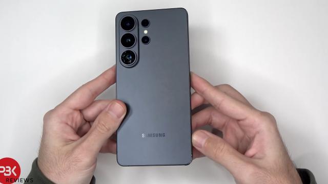 <b>Cât de rezistent e Samsung Galaxy S26 Ultra și cât de ușor e de reparat? Suferă câteva daune, dar rămâne funcțional (Video)</b>Samsung a adus câteva schimbări subtile la noul Samsung Galaxy S26 Ultra, iar una dintre cele mai discutate este trecerea de la o ramă fabricată din titaniu, la una din aluminiu. Această modificare a ridicat semne de întrebare legate de rezistența