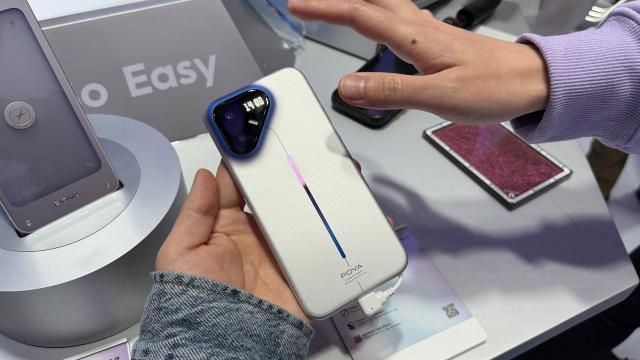 <b>MWC 2026: Revin telefoanele din metal? Ce ştim despre Tecno Pova Metal</b>Era o perioadă când normalitatea era ca telefoanele să aibă corp metalic unibody. Mă gândesc la perioada unui iPhone 5, 6, 7 și a HTC-urilor. Acele vremuri s-au dus, iar ultima tentativă a fost un OnePlus Nord acum vreo 2 ani. Ei bine, acum și TECNO vine 