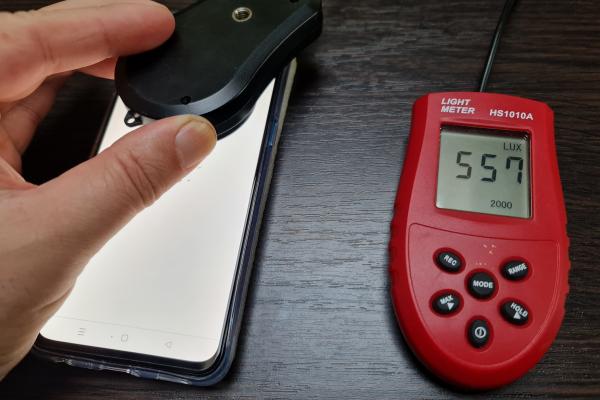 Luminozitate display Oppo Reno5 5G și ecranul văzut la microscop