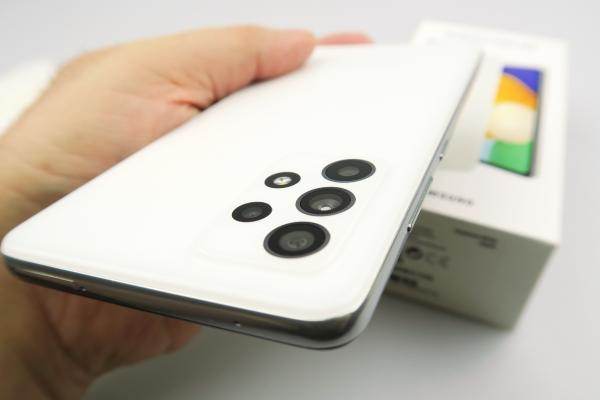 Samsung Galaxy A52 5G Unboxing: Galaxy A se apropie de seria Galaxy S cu un pas mare